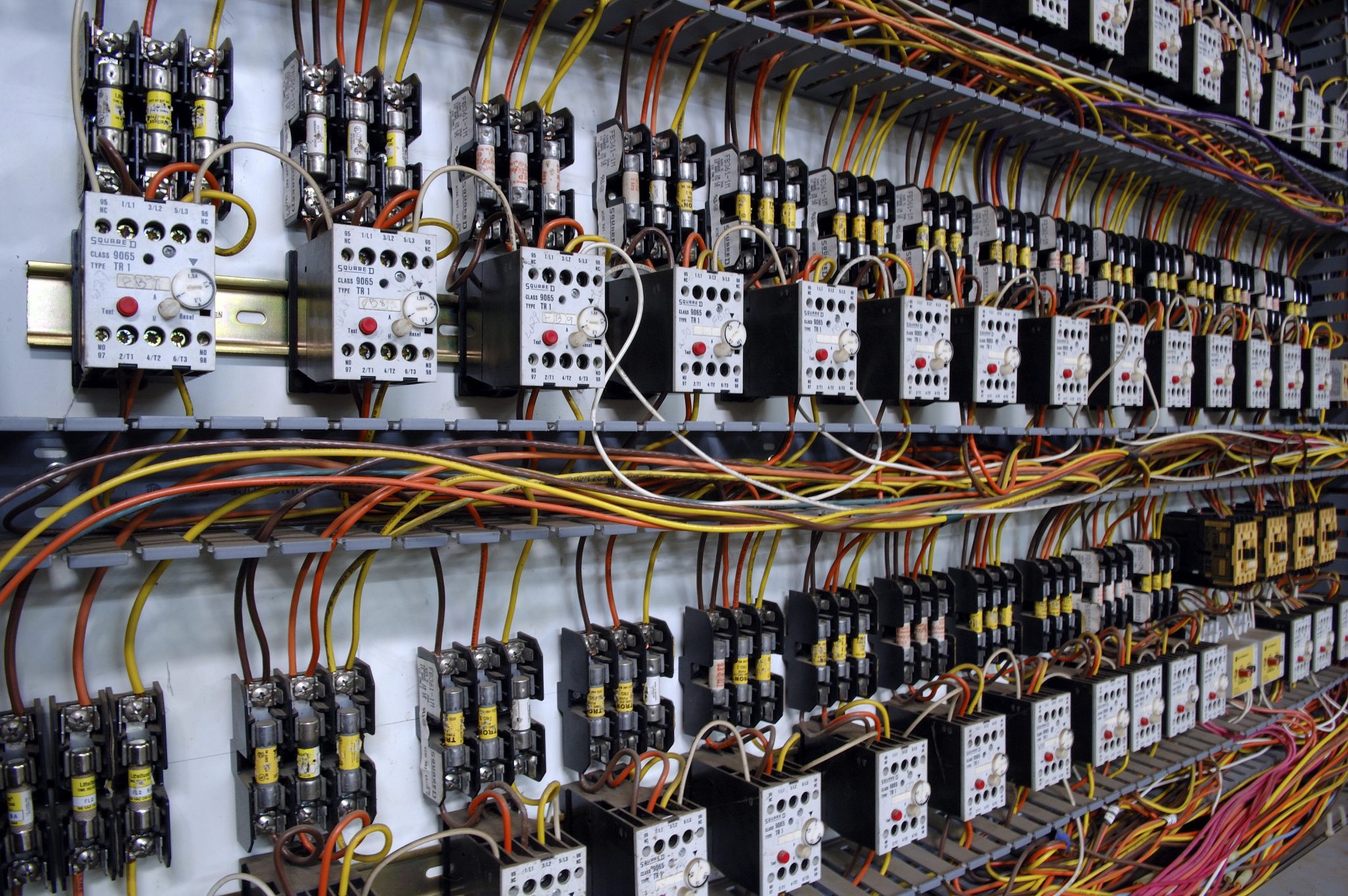 Industrial low-voltage services in Newark, DE